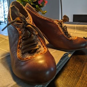 Seychelles tweed & wood pumps 8